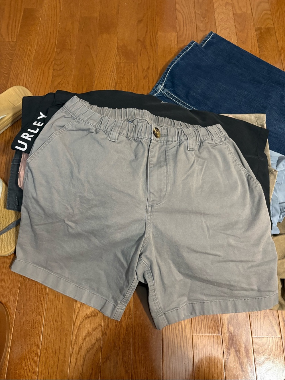 Chubbies  Light Gray Elastic Waist Shorts men’s size small - Picture 3 of 4